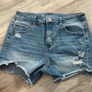 No Boundaries Jean shorts. Blue size 11